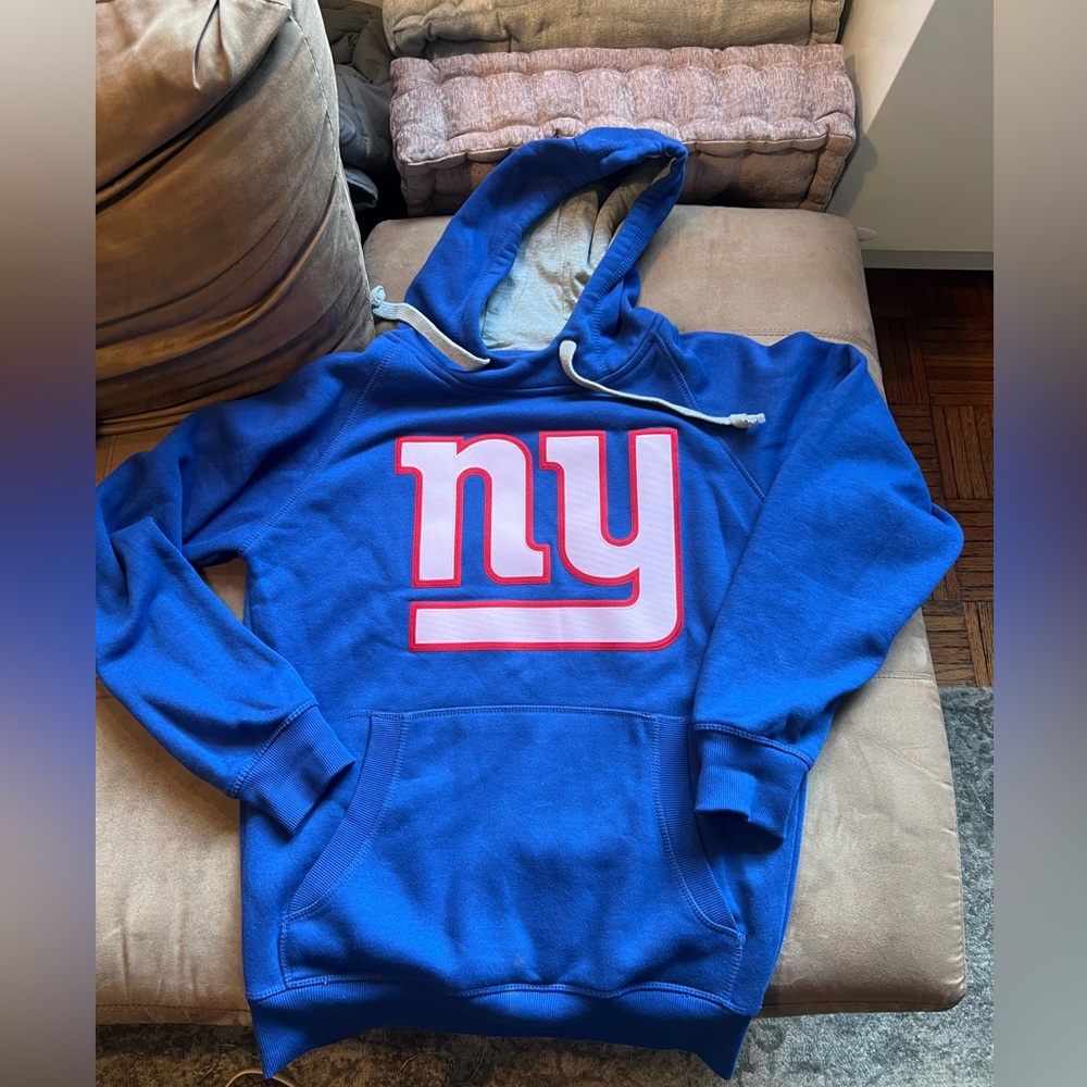NY Giants long sleeve hoodie size small. Worn once. Mint condition